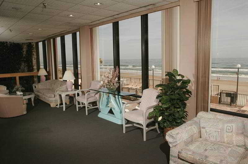 Holiday Inn Express & Suites Oceanfront Daytona Beach Shores, An Ihg Hotel Interior photo